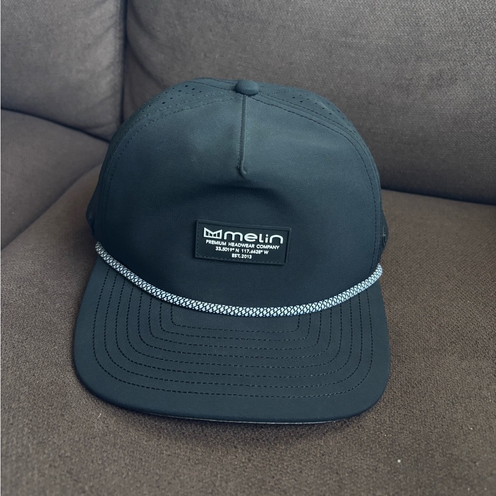 NWOT Melin Hydro Coronado Brick Heather Charcoal Hat | Men’s Size Small